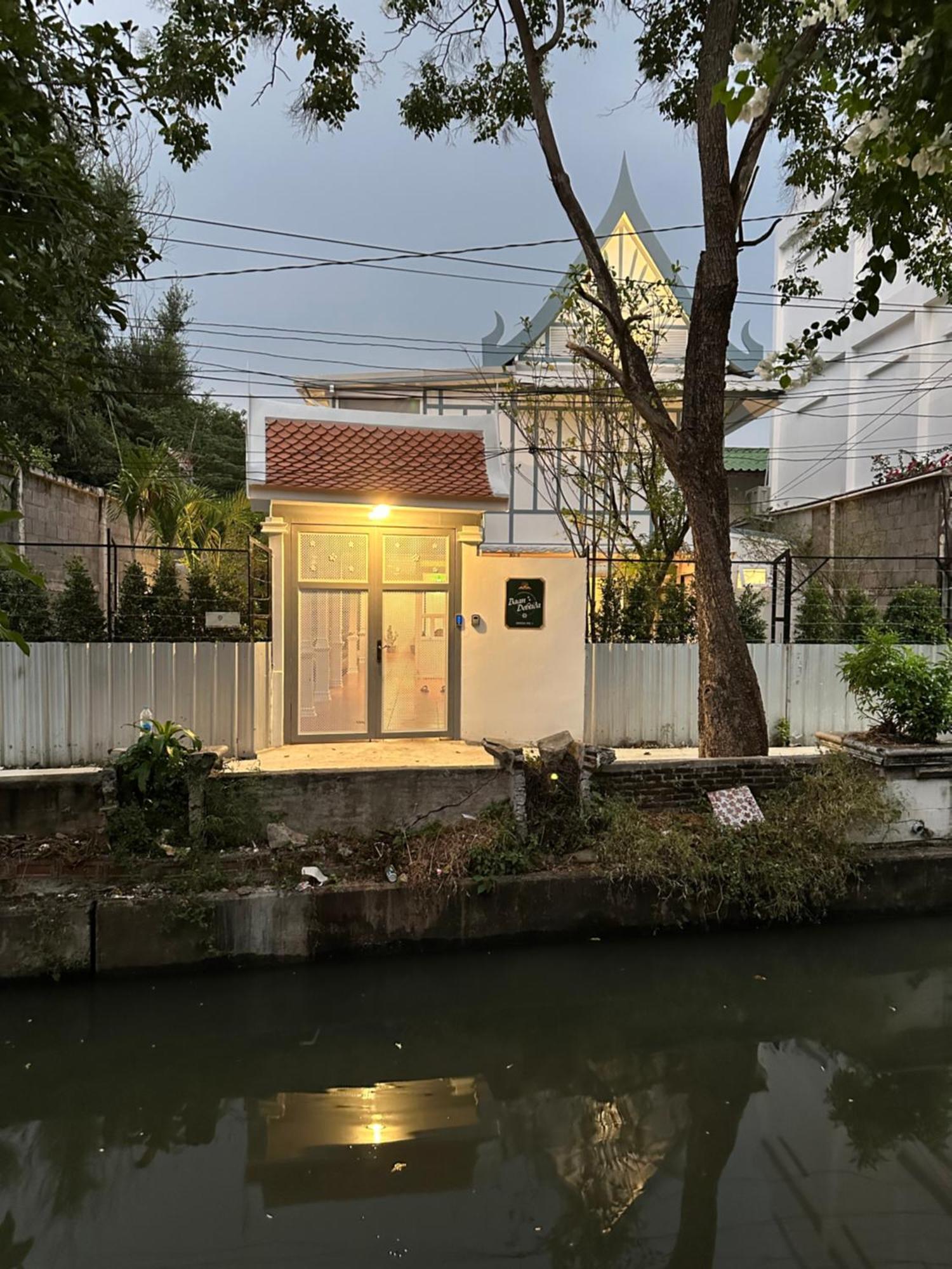 Hotel Baan Debtida Bangkok Exterior foto
