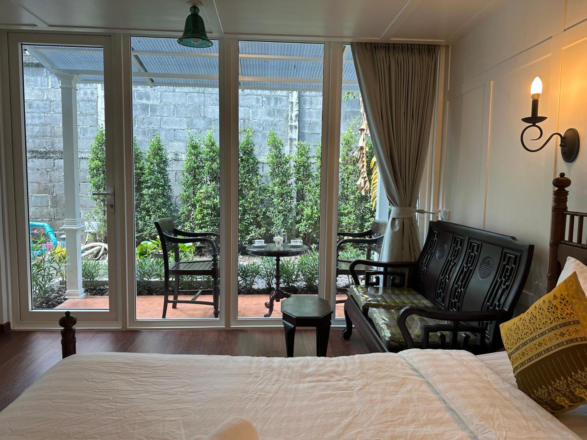 Hotel Baan Debtida Bangkok Exterior foto