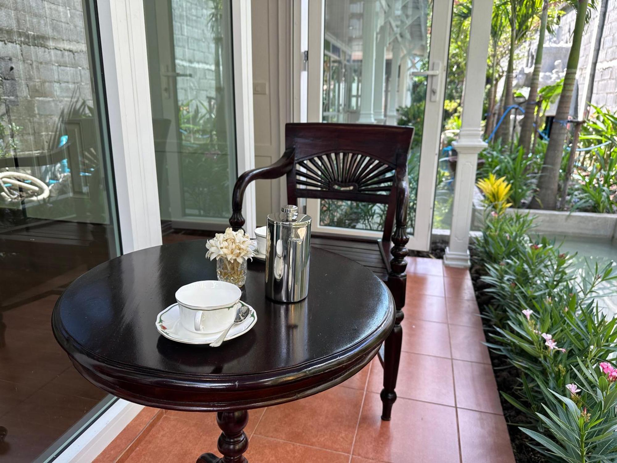 Hotel Baan Debtida Bangkok Exterior foto